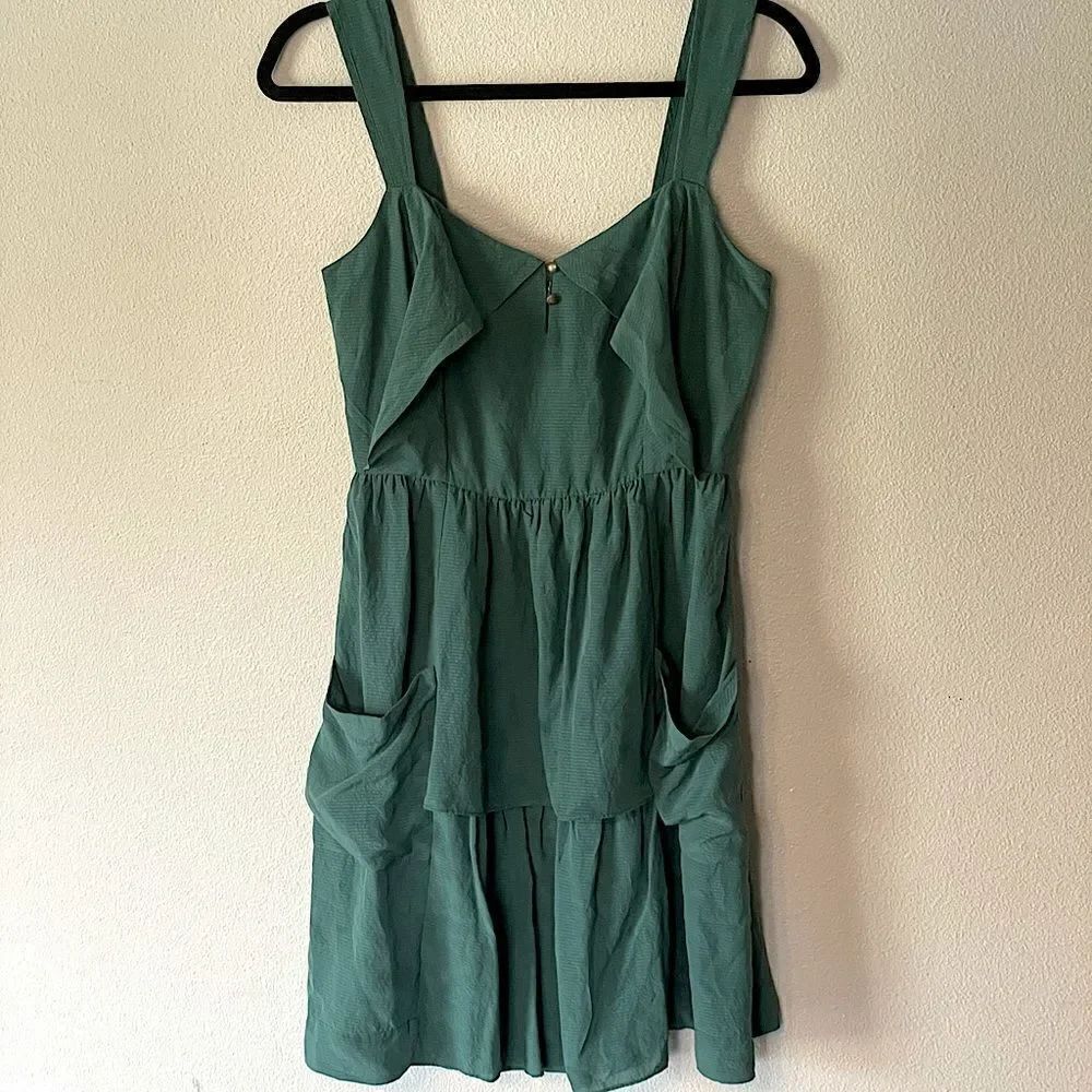 New! Banana Republic Heritage Condition Green 100% Silk Dress. Size 2.